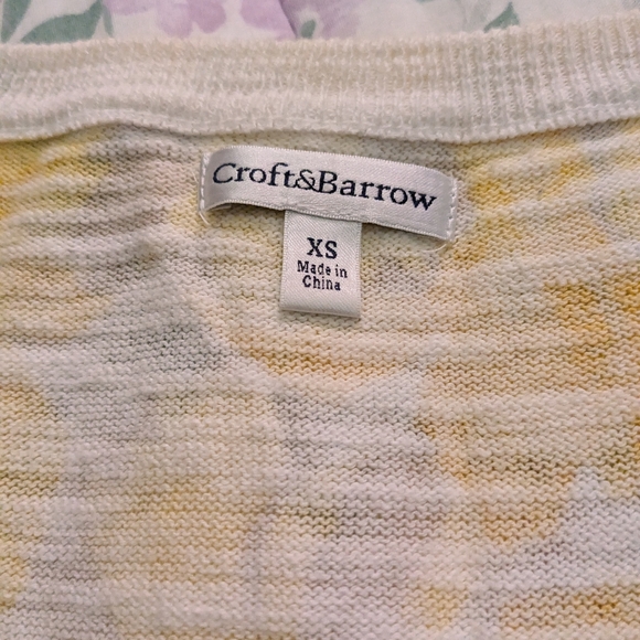 Croft & Barrow XS Yellow And White Floral V Neck Button Up Cardigan - Picture 2 of 3